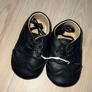 Janie and Jack black crib boy shoes